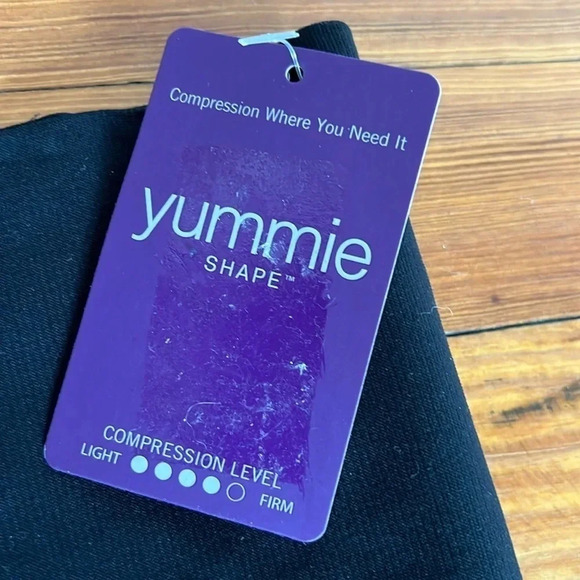 Yummie Shapeware in Black - Picture 2 of 3